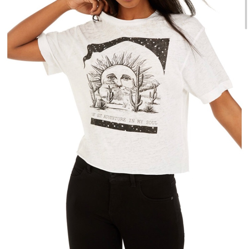 Juniors’ Adventure Cropped Graphic T-Shirt